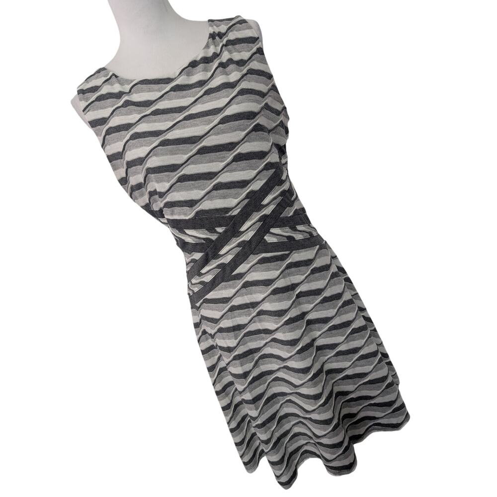 ANN TAYLOR LOFT! SHADES OF GRAY & WHITE "WATERY WAVES" STRETCH KNIT DRESS! SZ 16